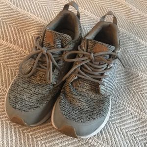 Roxy gray running shoe size 6
